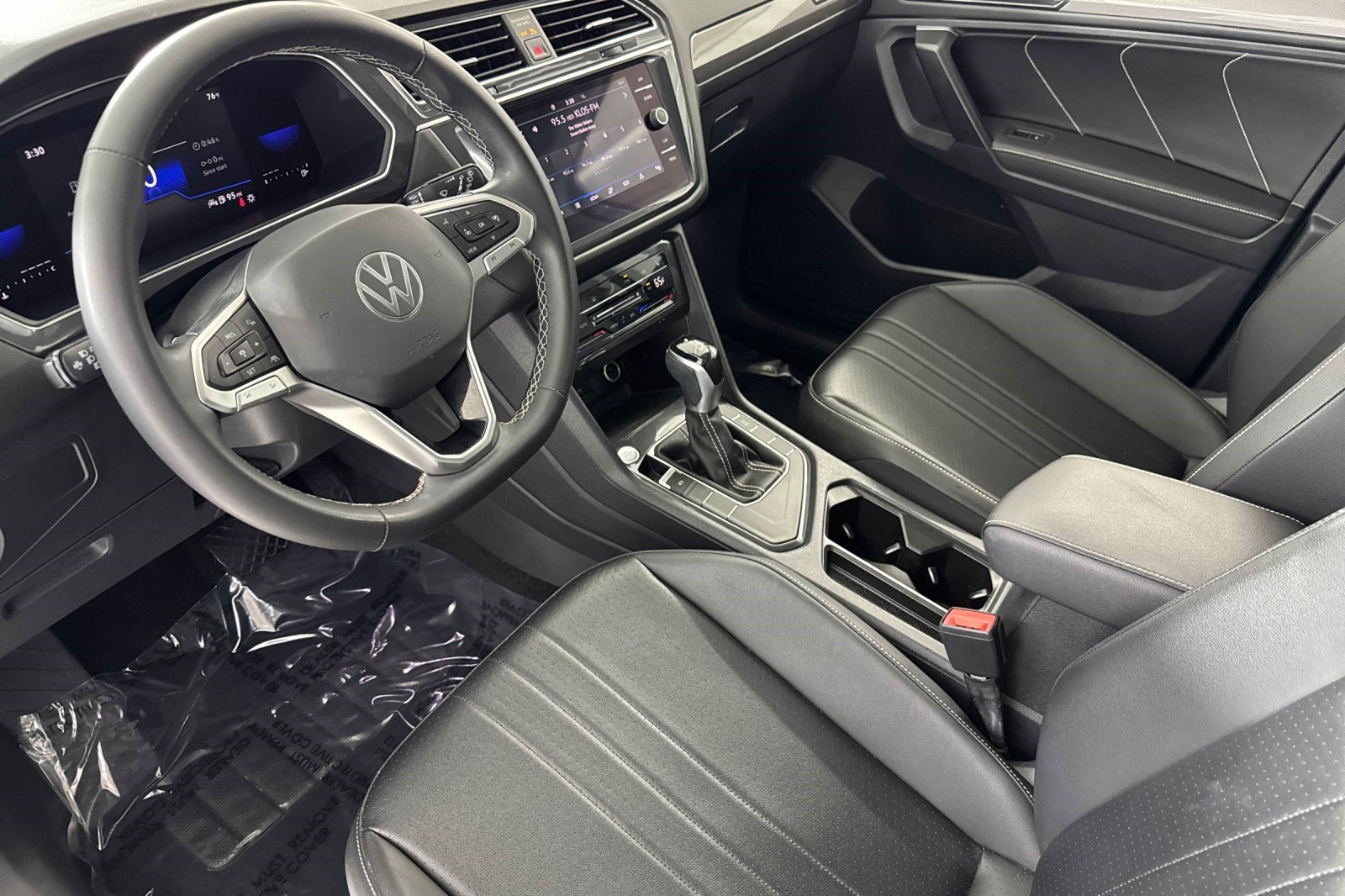 Used 2022 Volkswagen Tiguan SE FWD image 4