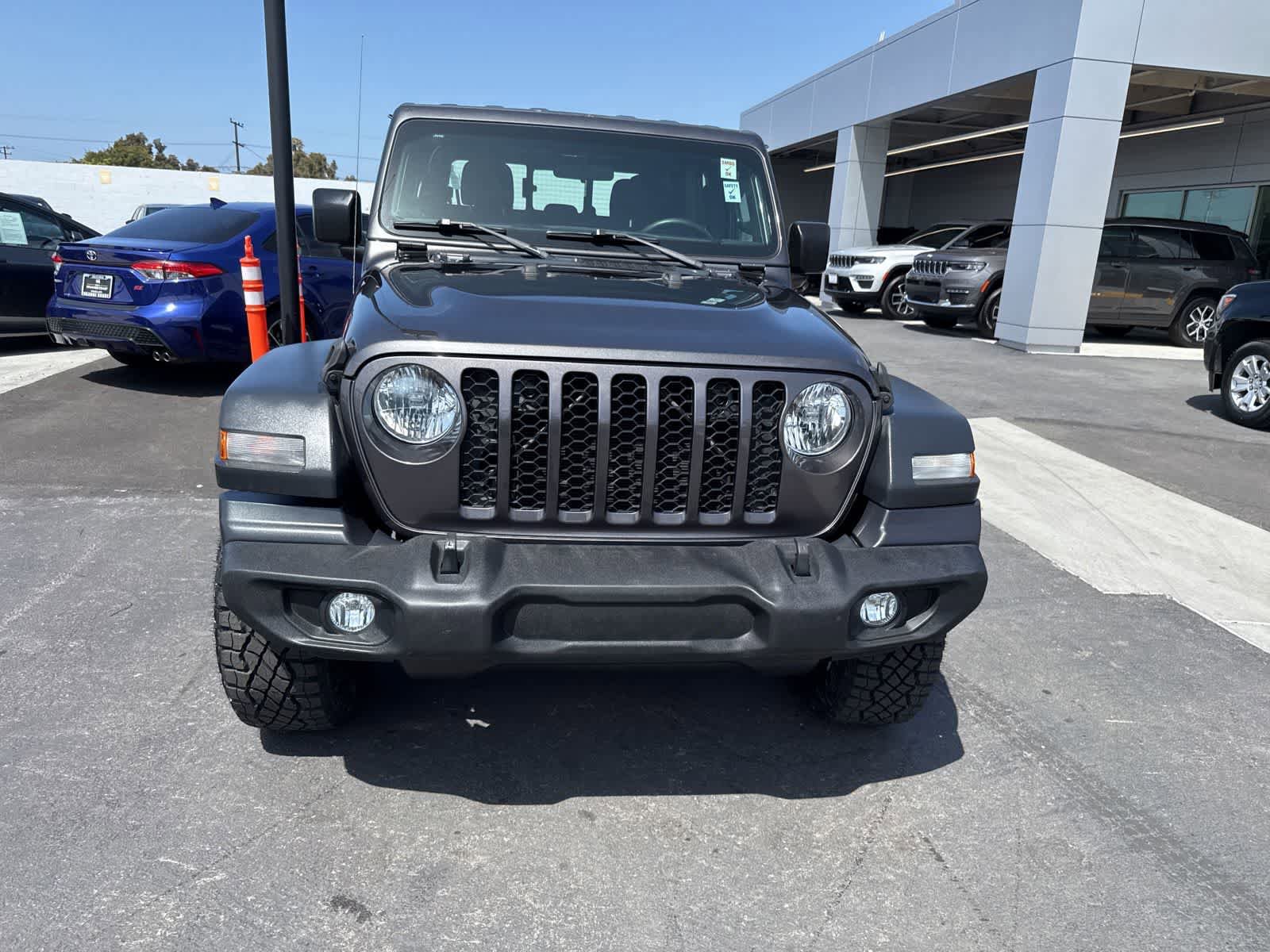 Used 2020 Jeep Gladiator Sport w/ Auxiliary Switch Group AWD/4WD image 7