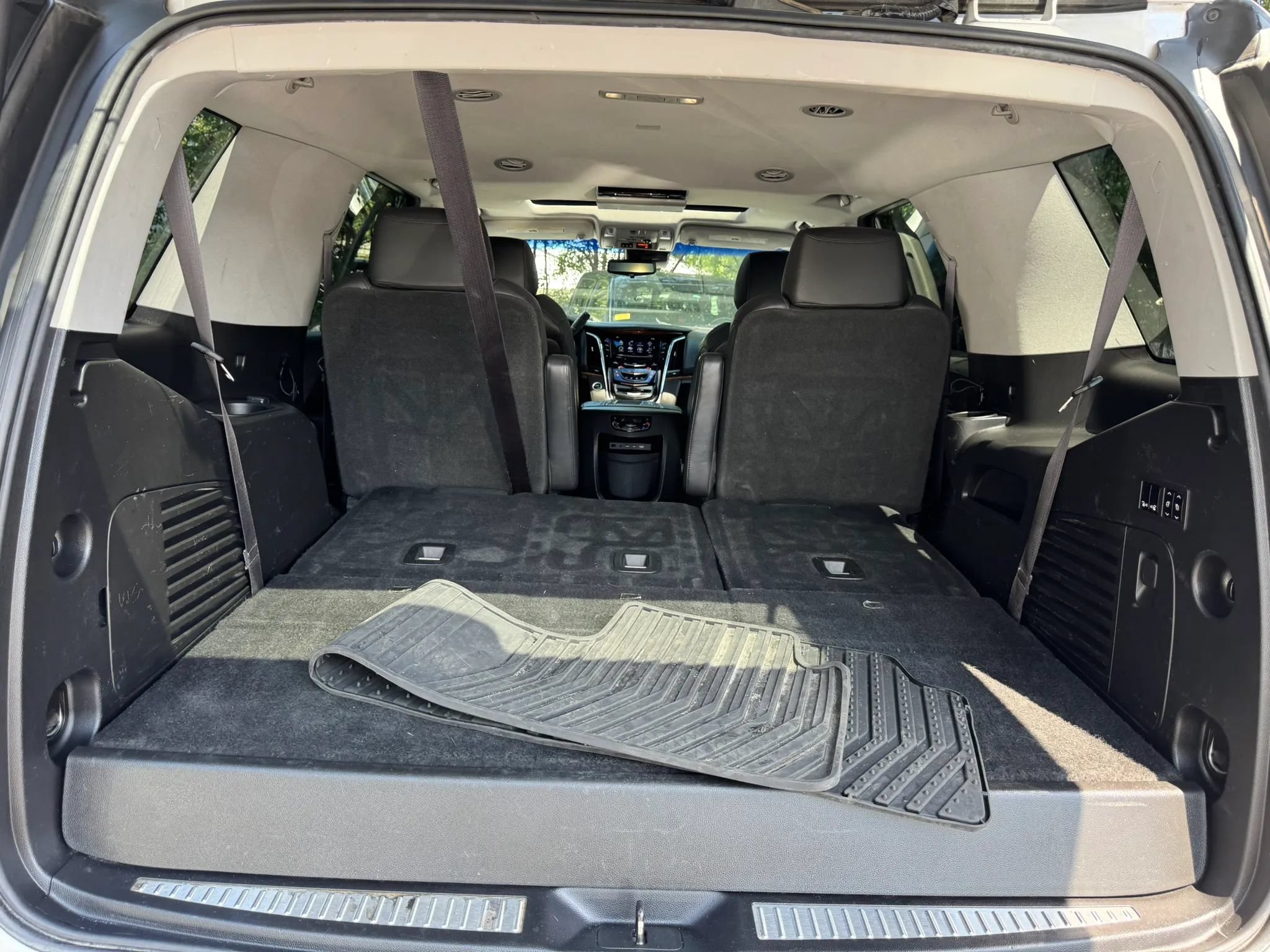 Used 2017 Cadillac Escalade Luxury AWD/4WD image 35