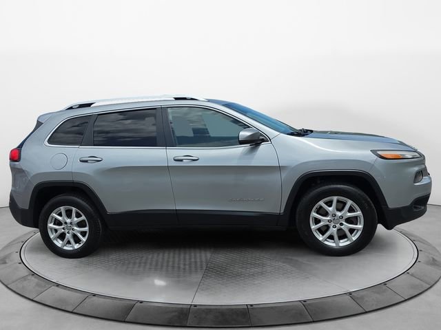 Used 2016 Jeep Cherokee Latitude w/ Safety/Convenience Group AWD/4WD image 6