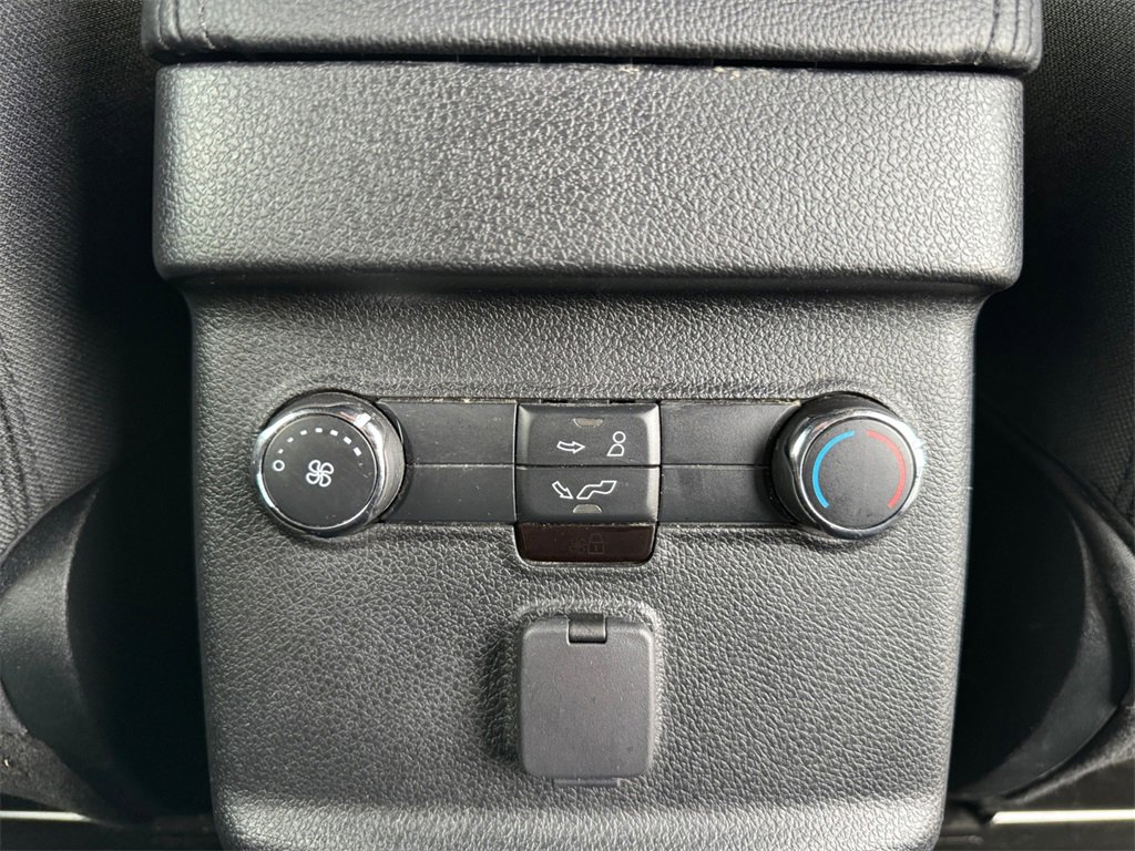 Used 2019 Ford Explorer XLT image 28