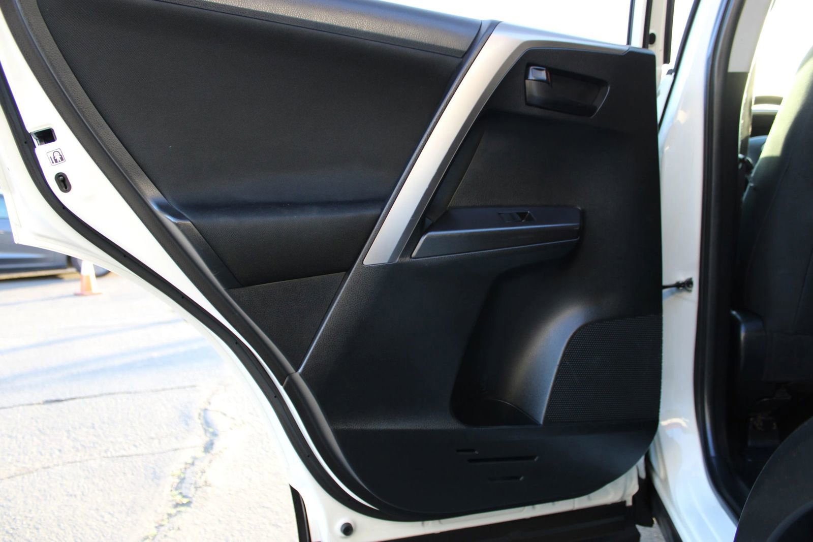 Used 2016 Toyota RAV4 LE image 7