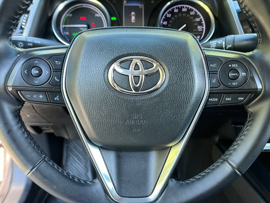 Used 2020 Toyota Camry SE w/ Sunroof Package FWD image 14