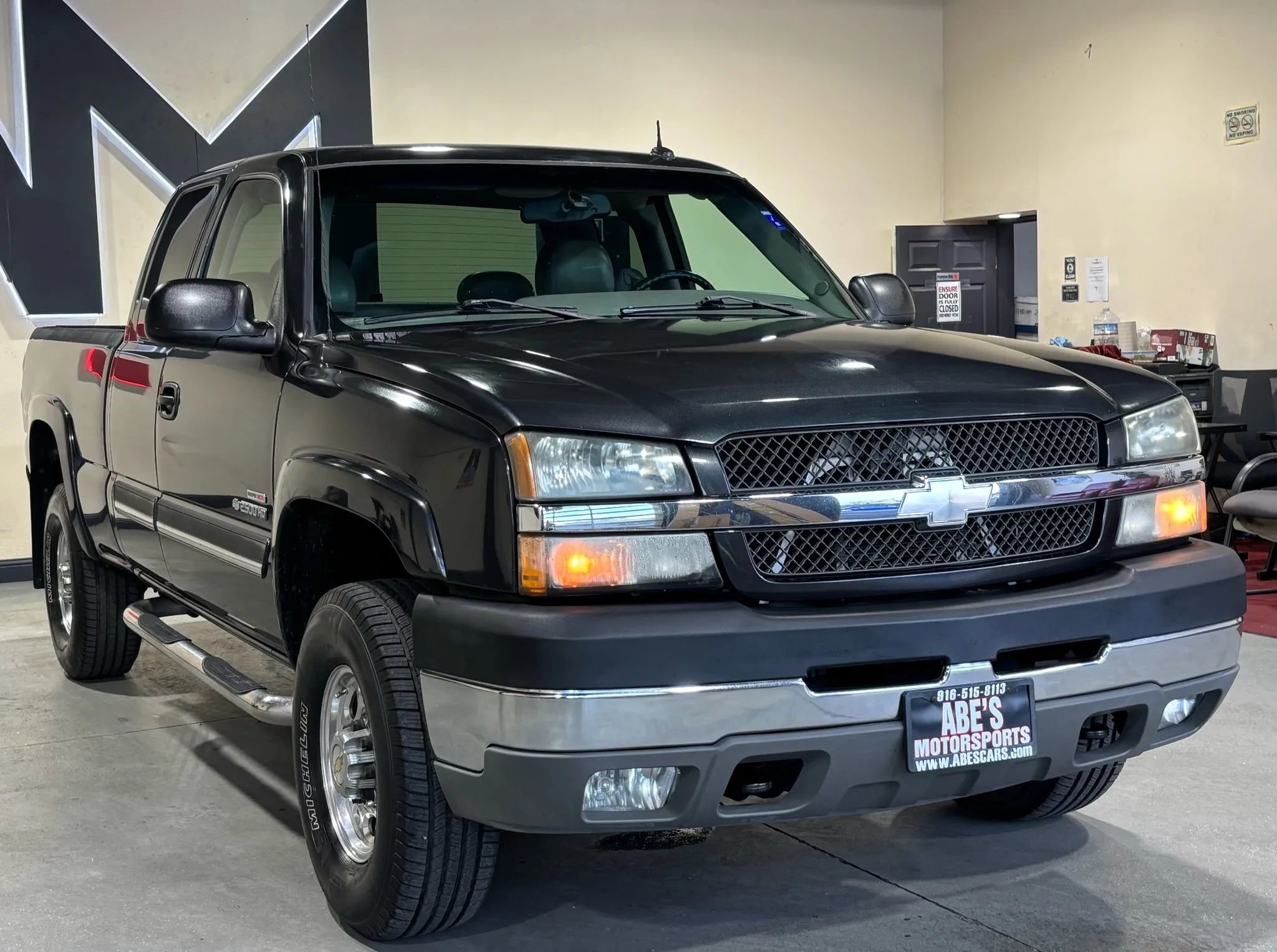 Used 2003 Chevrolet Silverado 2500 LT w/ Skid Plate Package image 2