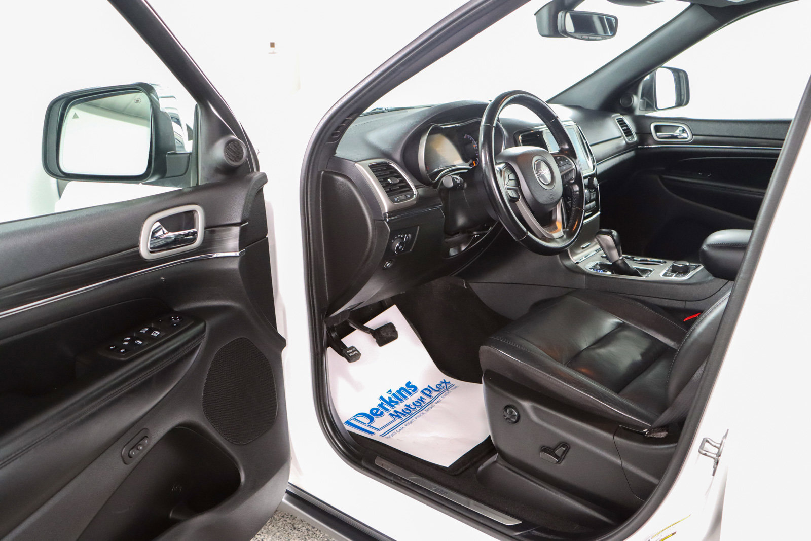 Used 2022 Jeep Grand Cherokee Limited image 3