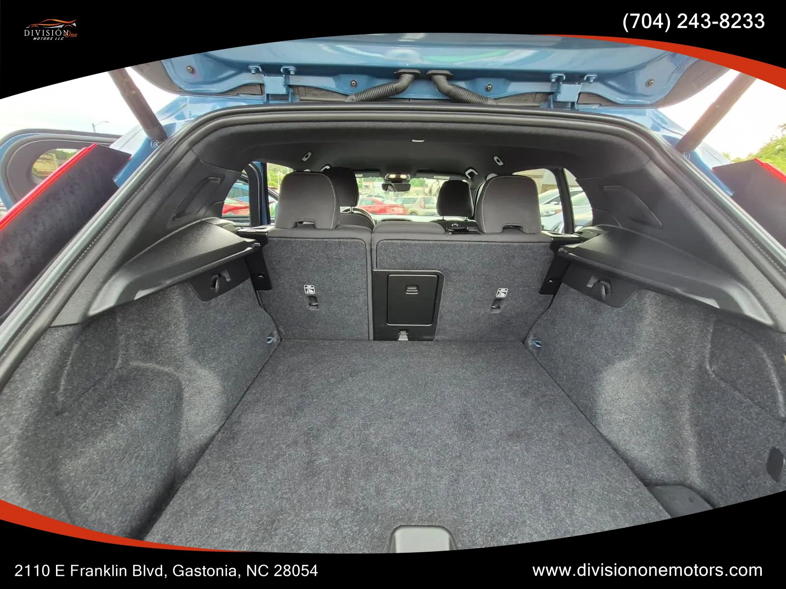 Used 2024 Volvo XC40 B5 Core AWD/4WD image 5