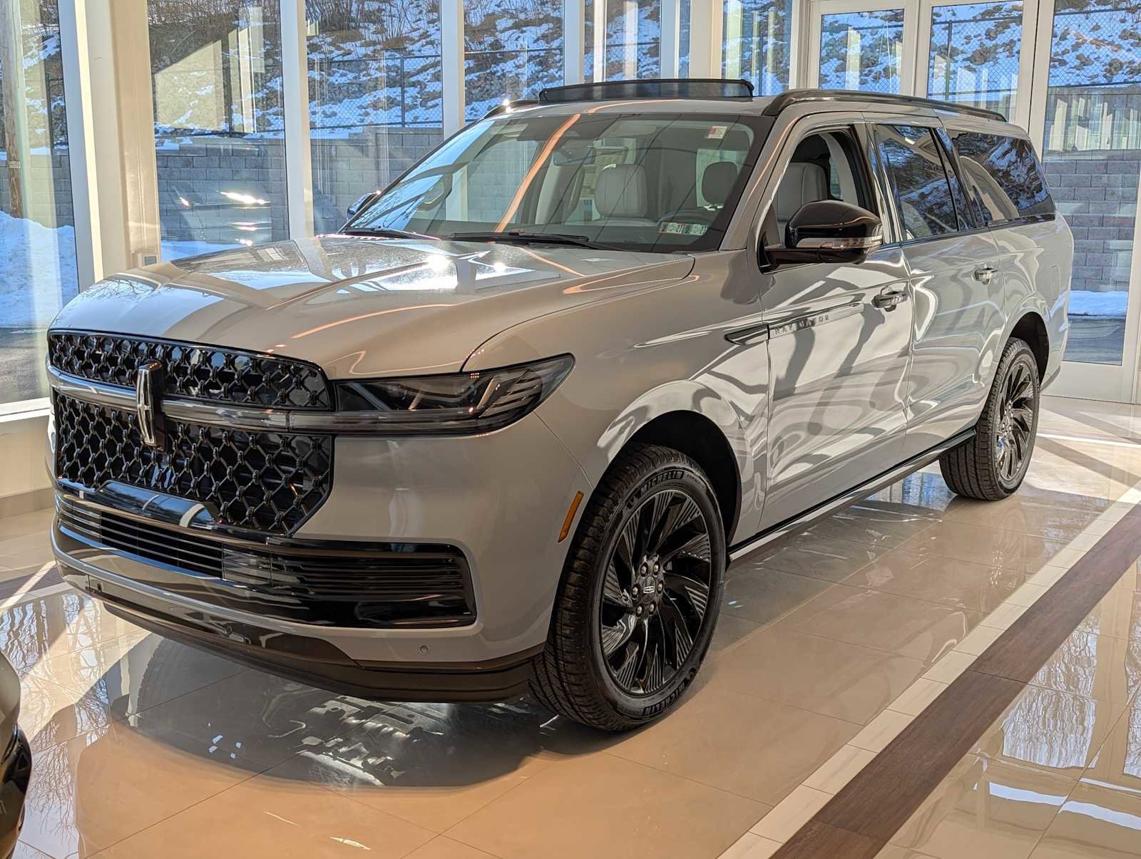 New 2026 Lincoln Navigator L Reserve w/ Jet Appearance Package image 1