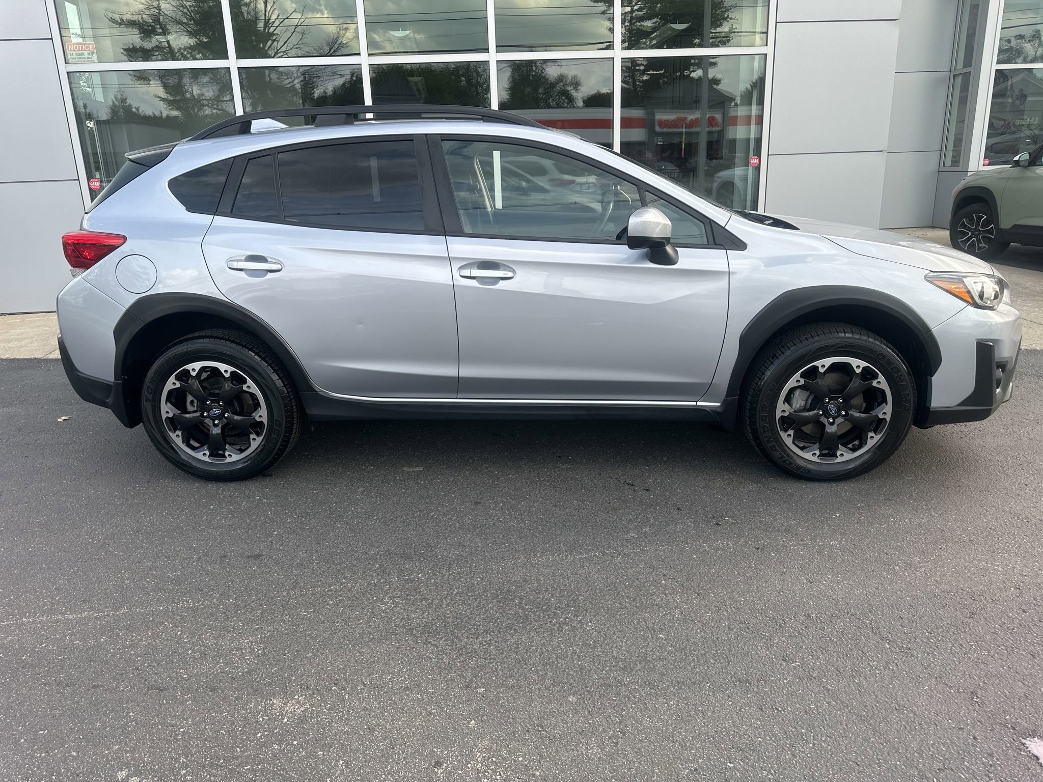 Used 2022 Subaru Crosstrek 2.0i Premium w/ Moonroof Package image 4