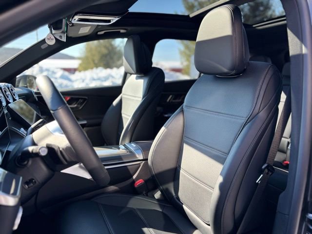 Used 2025 Mercedes-Benz GLC 300 4MATIC image 17