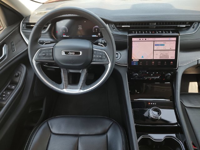 Used 2023 Jeep Grand Cherokee L Limited w/ Luxury Tech Group II RWD image 10