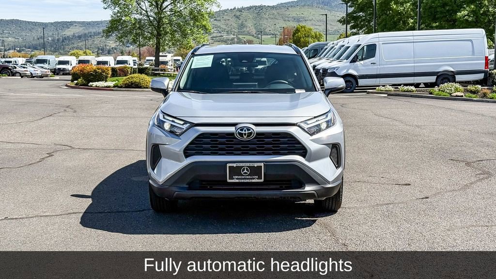 Used 2025 Toyota RAV4 XLE AWD/4WD image 4