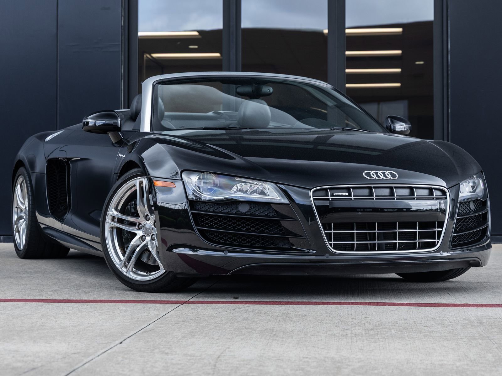 Used 2011 Audi R8 V10 AWD/4WD image 2