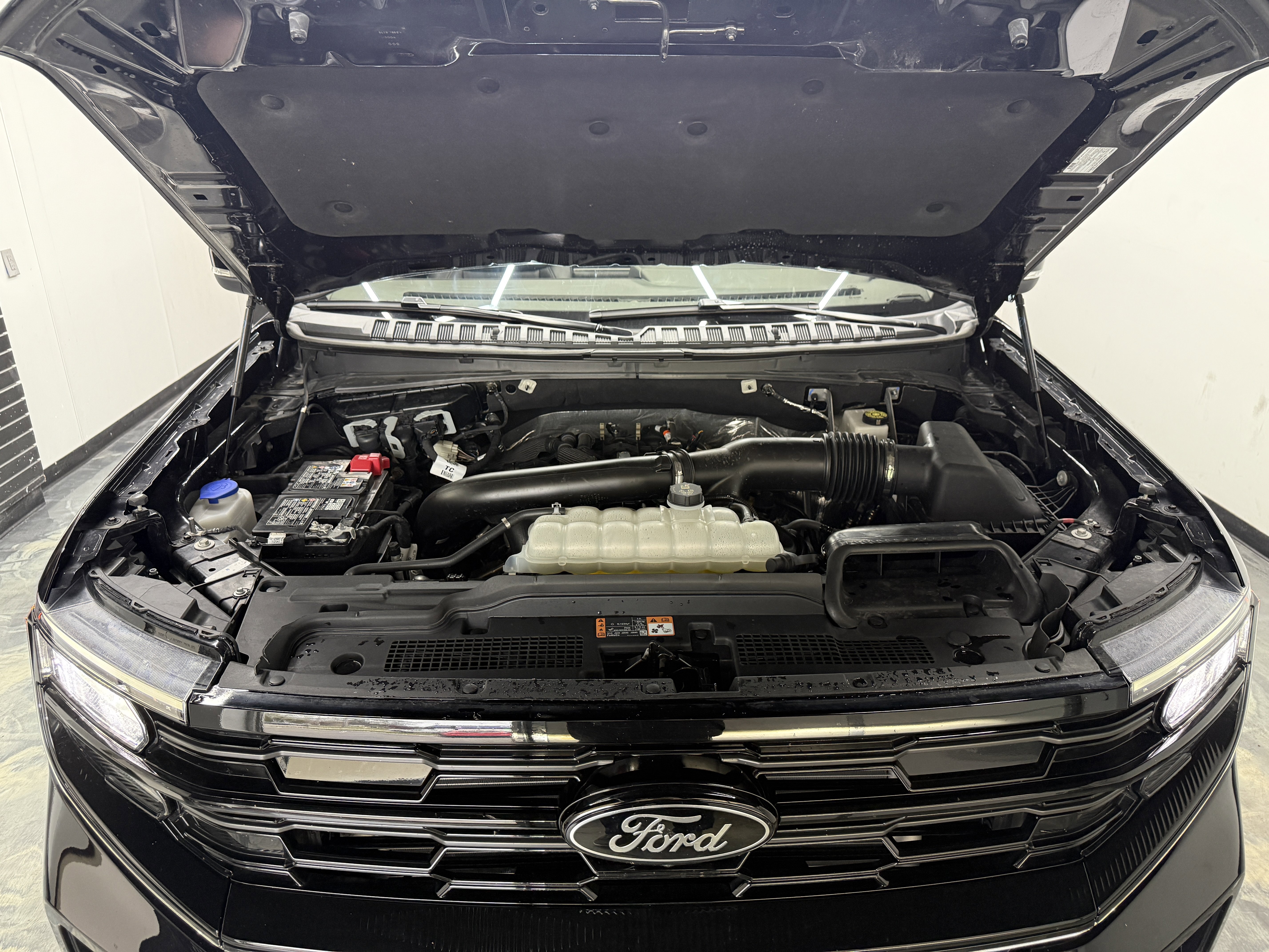 Used 2025 Ford Expedition Max Platinum w/ Stealth Performance Package AWD/4WD image 35