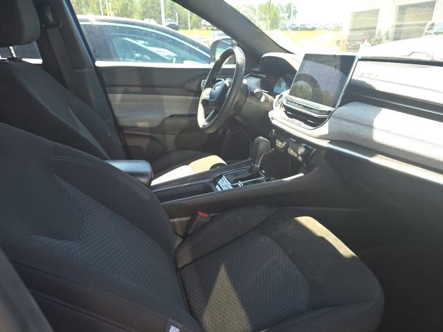 Used 2023 Jeep Compass Sport image 8