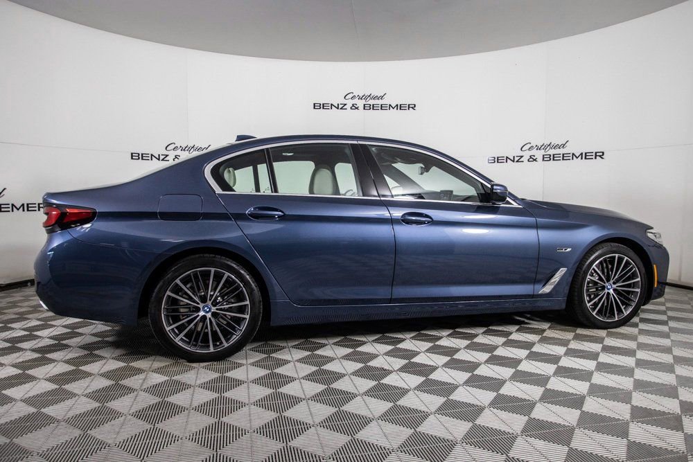 Used 2023 BMW 530e w/ Premium Package image 5