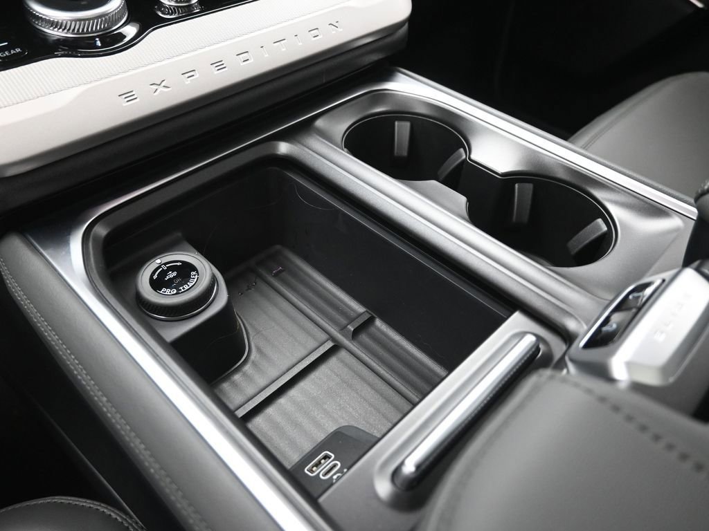 New 2026 Ford Expedition Active image 30