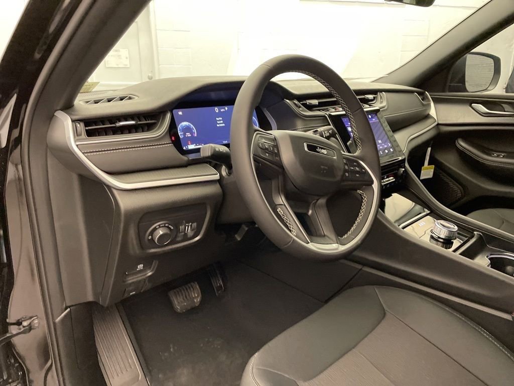 New 2026 Jeep Grand Cherokee L Laredo image 13