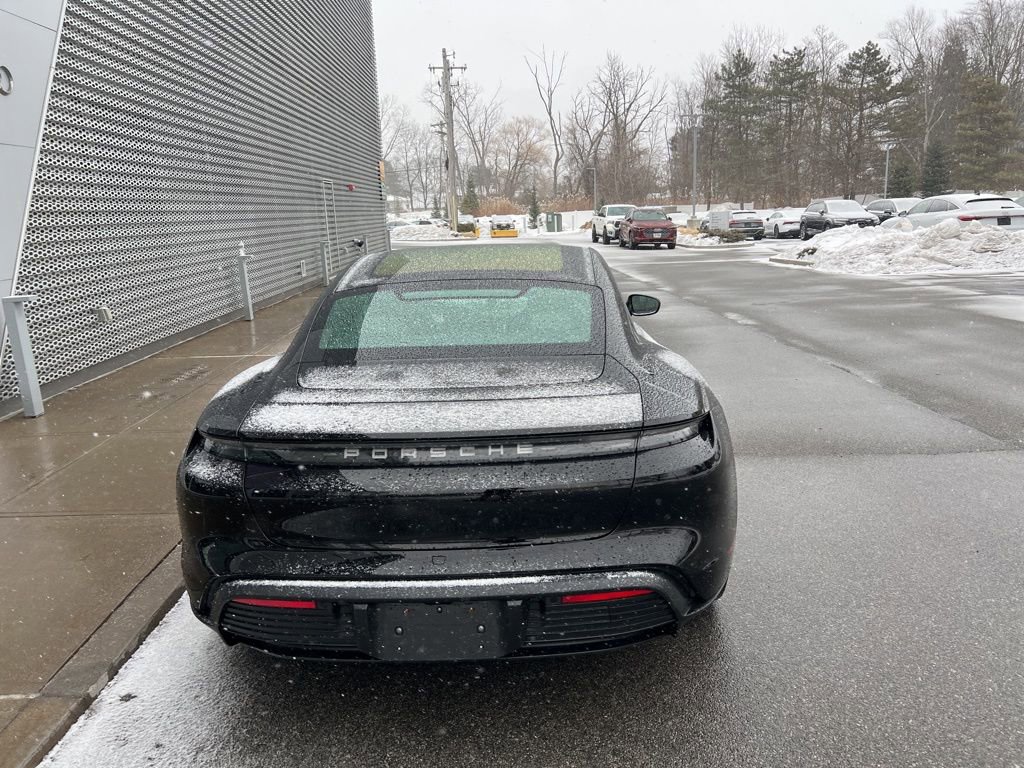 Used 2024 Porsche Taycan image 32