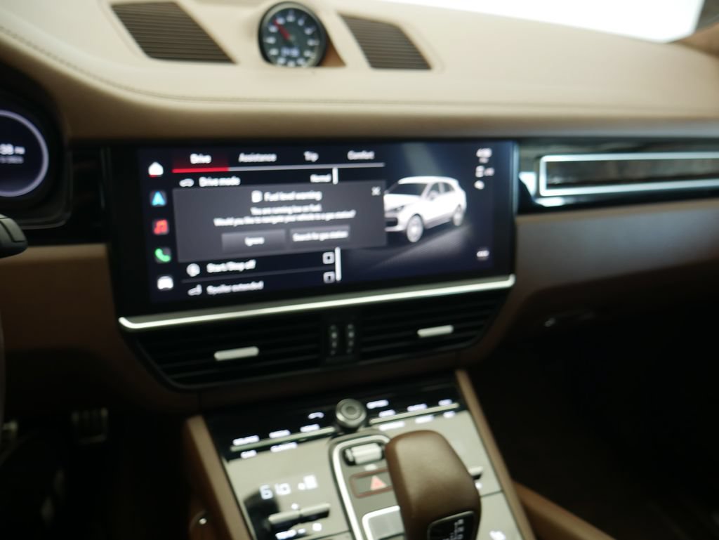 Certified 2023 Porsche Cayenne Turbo AWD/4WD image 32