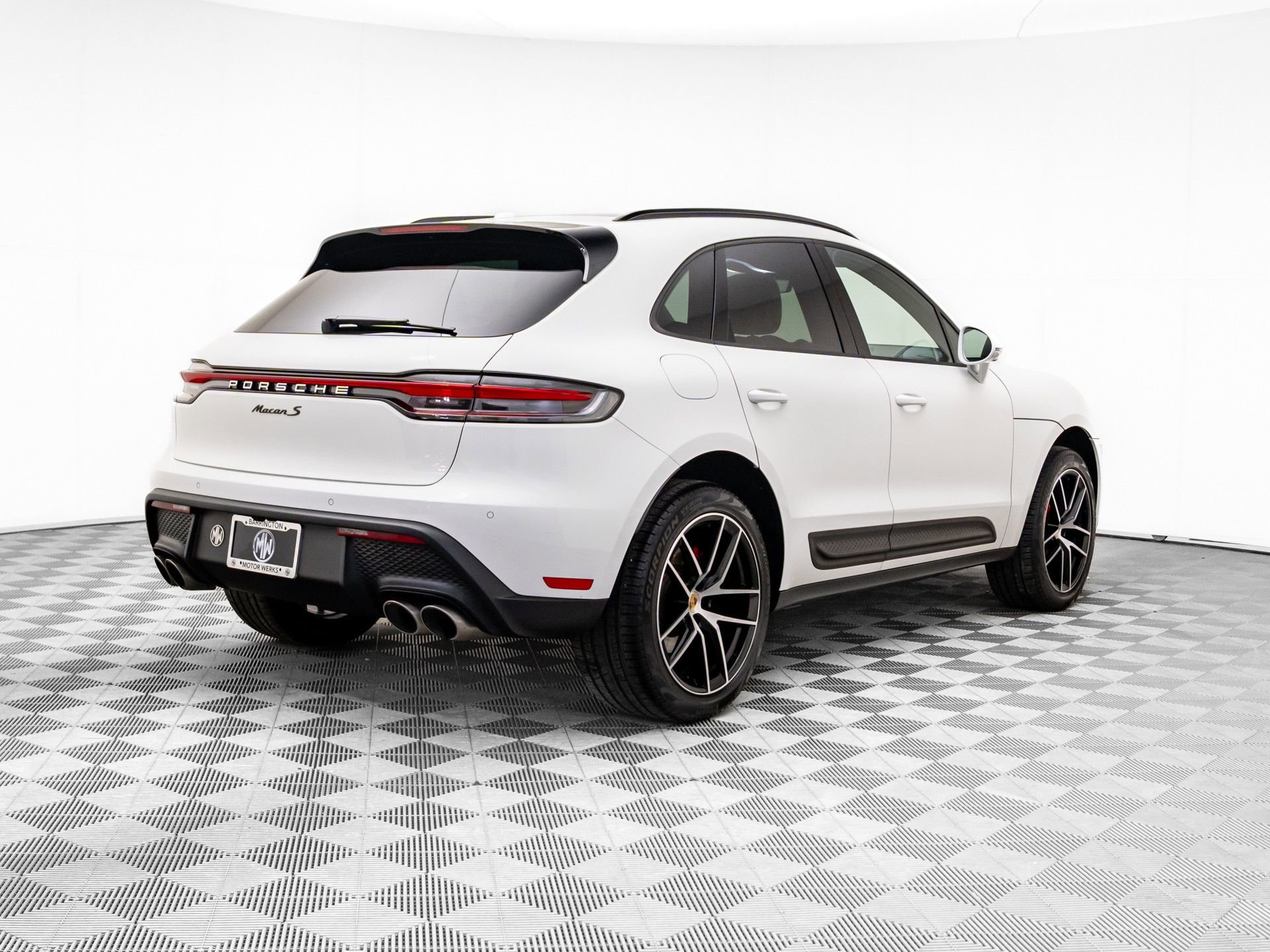 Certified 2023 Porsche Macan S image 7