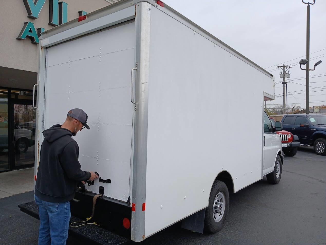 Used 2011 GMC Savana 3500 image 14