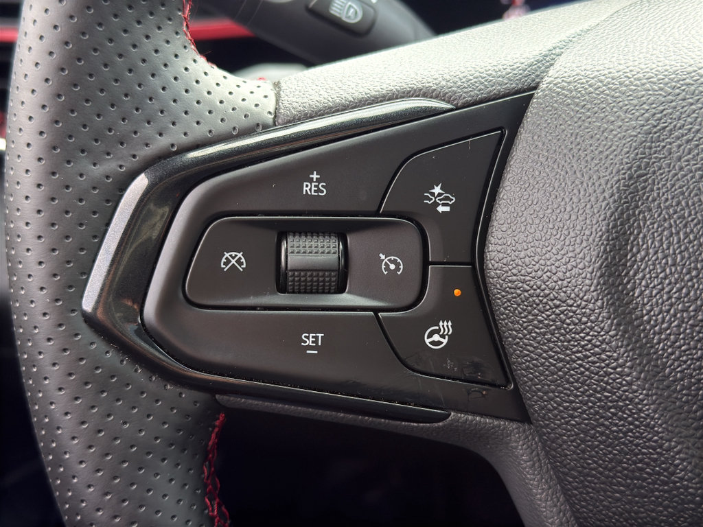 Used 2025 Chevrolet Trax RS w/ Sunroof Package FWD image 18