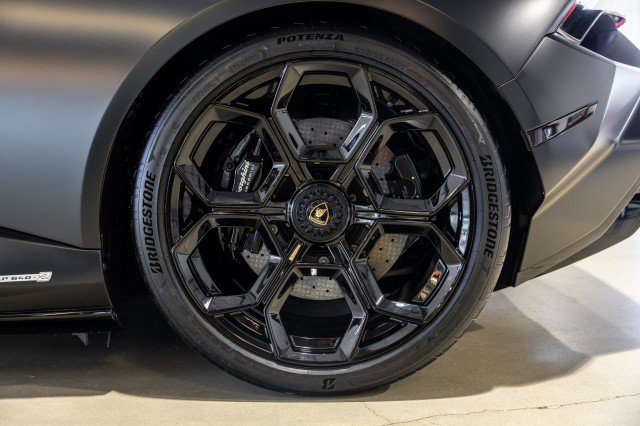 Used 2023 Lamborghini Huracan Tecnica RWD image 22