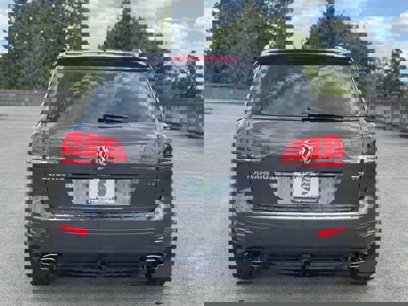 Used 2012 Volkswagen Touareg TDI image 4