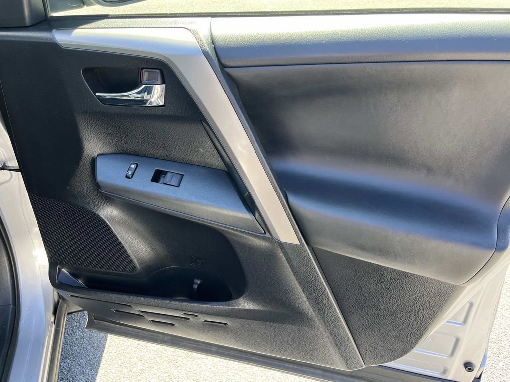 Used 2017 Toyota RAV4 XLE image 22