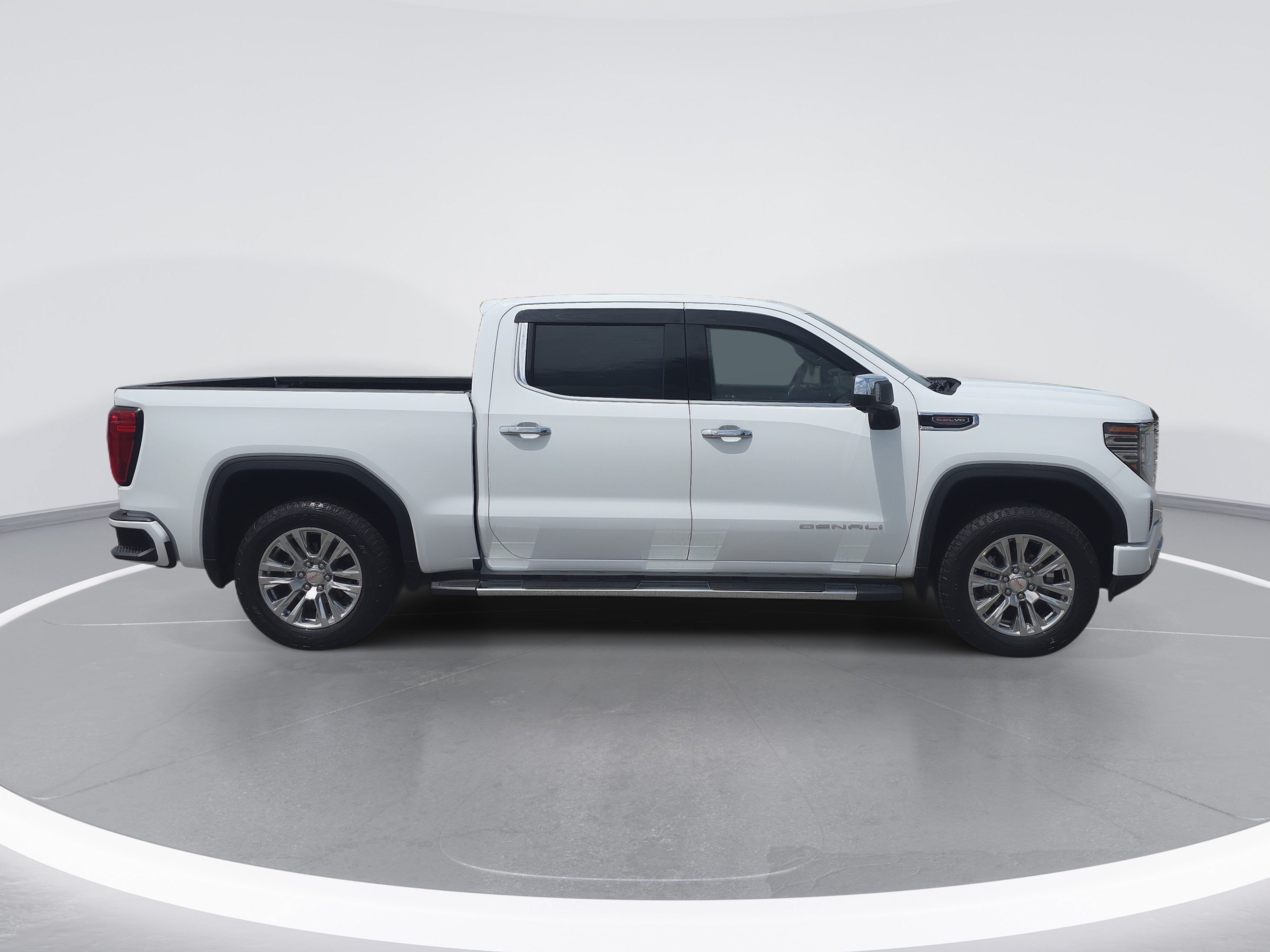 Used 2023 GMC Sierra 1500 Denali AWD/4WD image 2