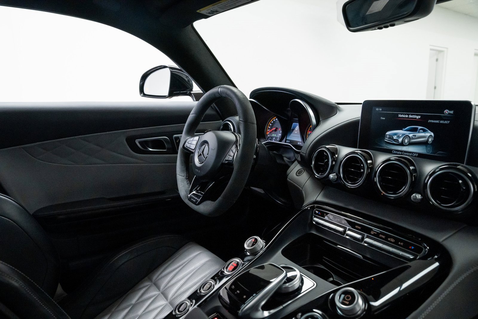 Used 2018 Mercedes-Benz AMG GT C image 9