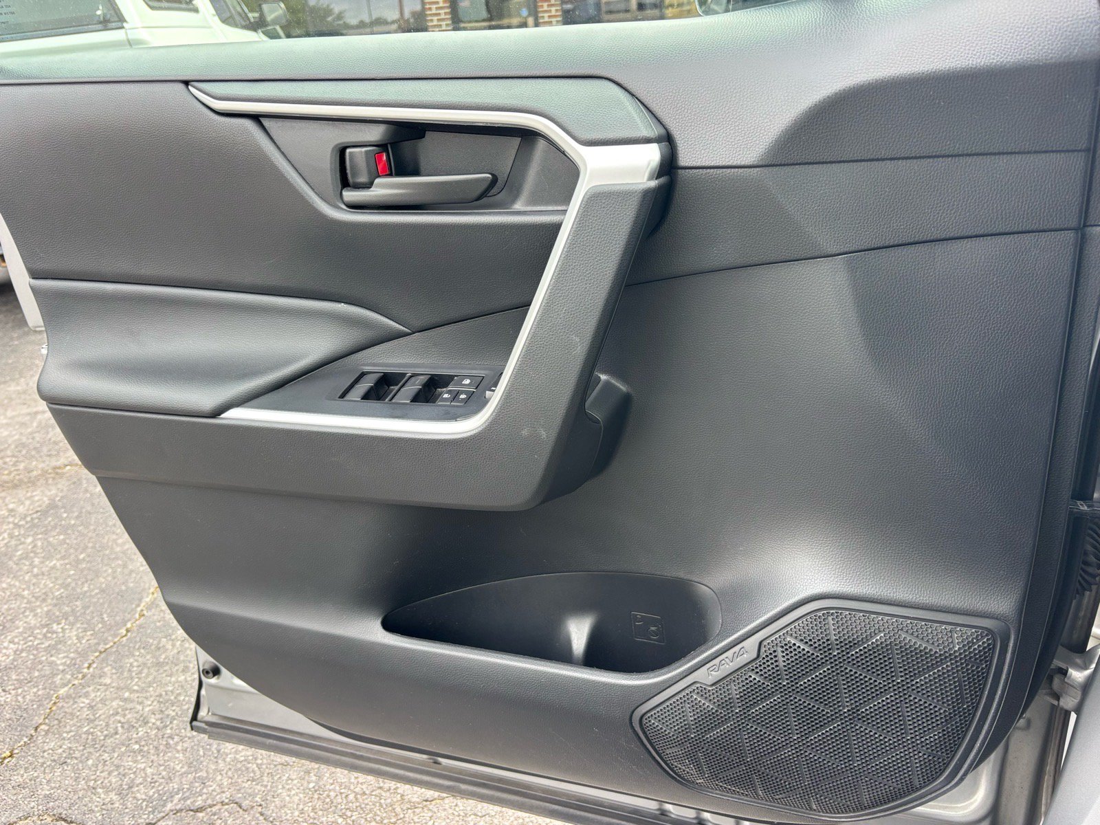 Used 2022 Toyota RAV4 LE FWD image 7