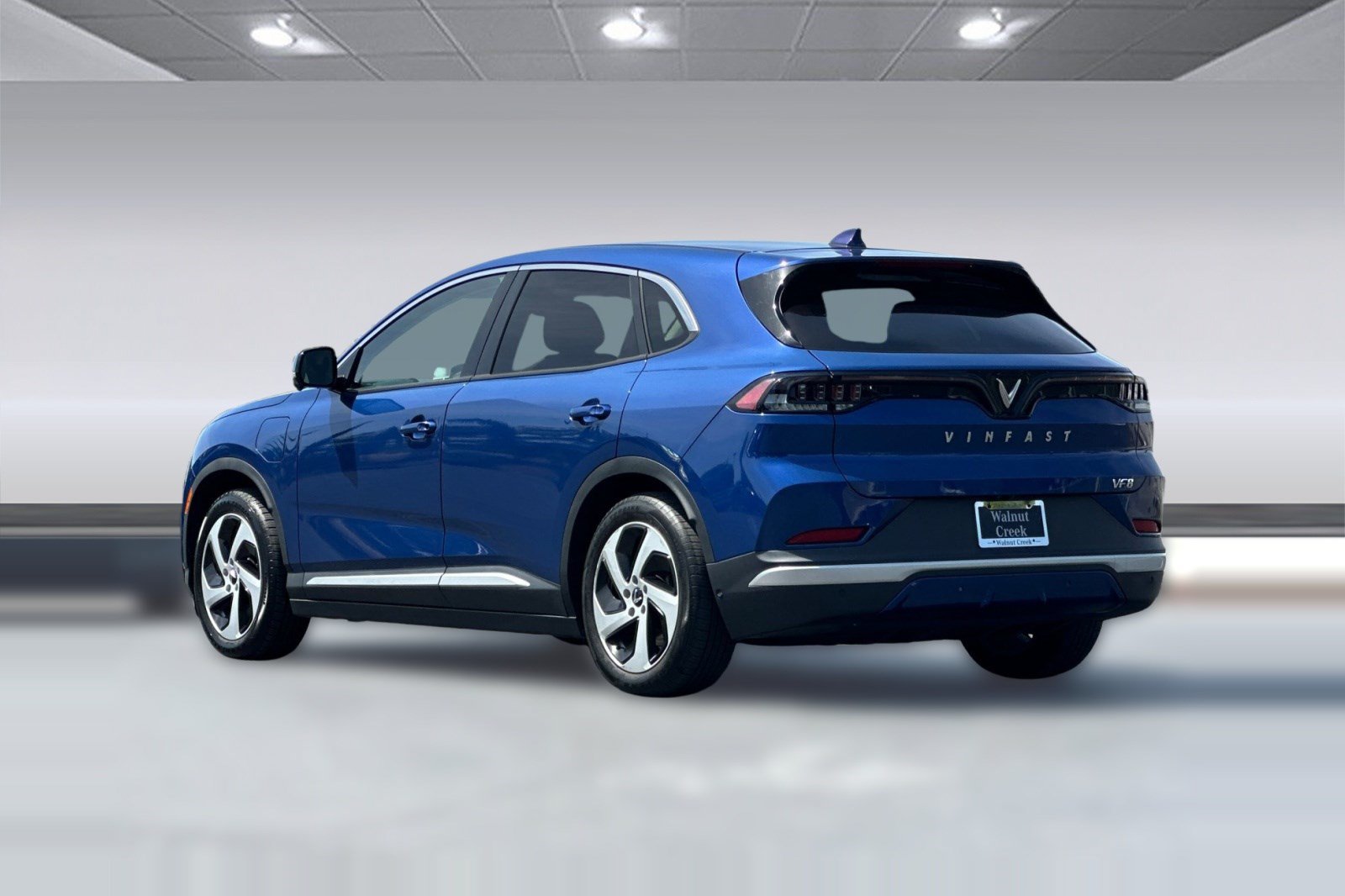 Used 2023 VinFast VF 8 Eco AWD/4WD image 3