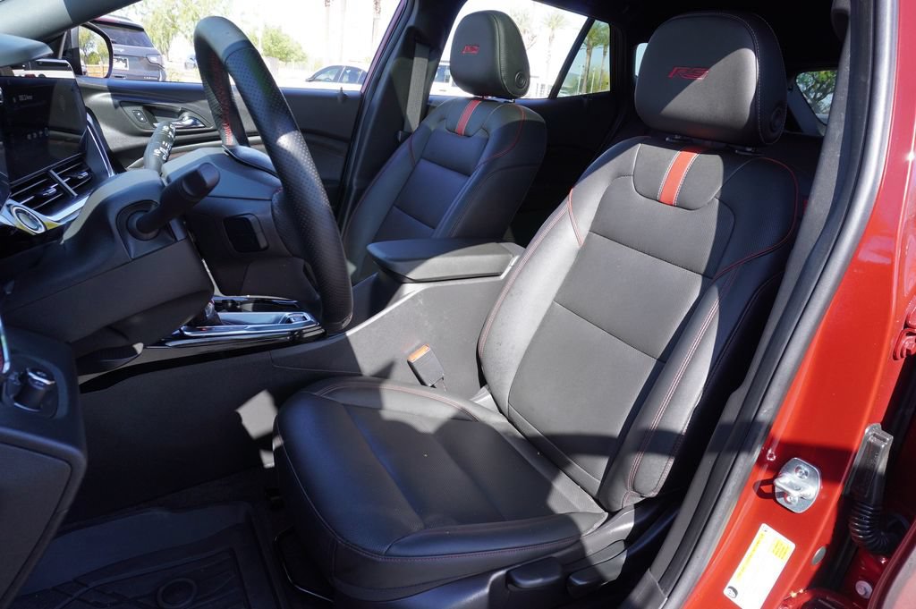 Used 2025 Chevrolet Trax RS w/ Sunroof Package FWD image 14