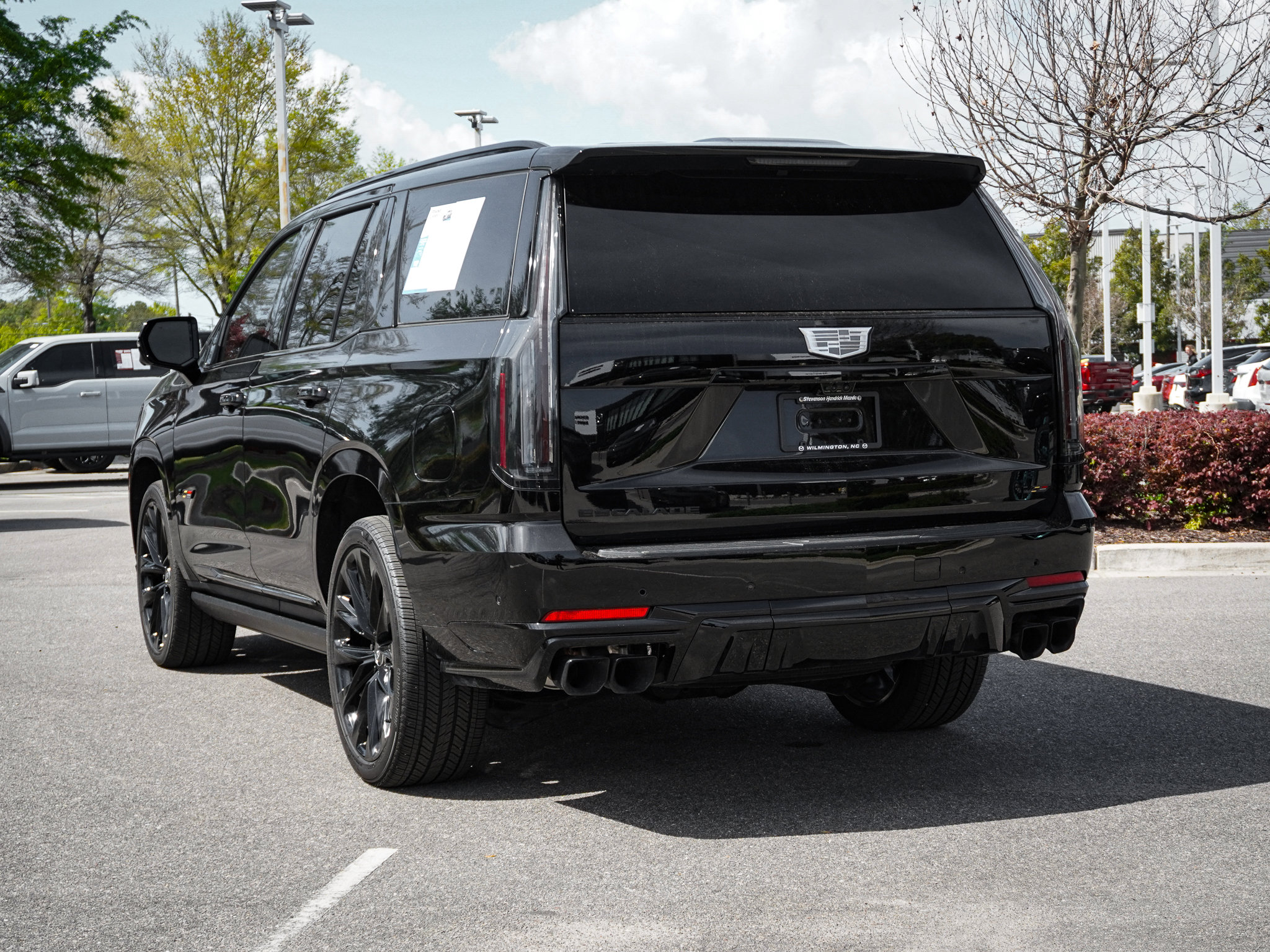 Used 2026 Cadillac Escalade V w/ LPO, ONYX Package AWD/4WD image 8