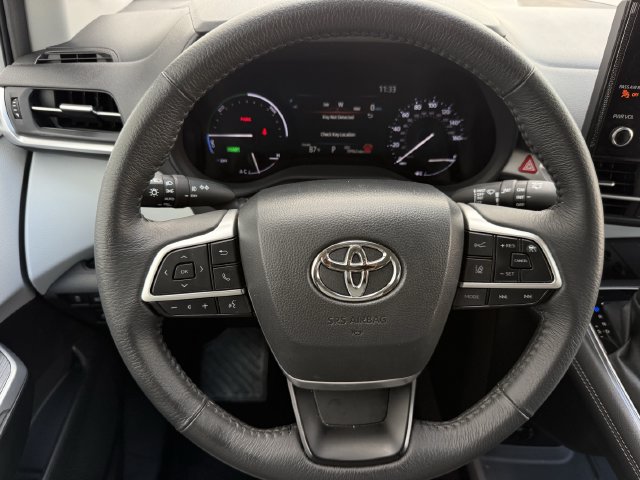 Used 2025 Toyota Sienna XLE FWD image 13