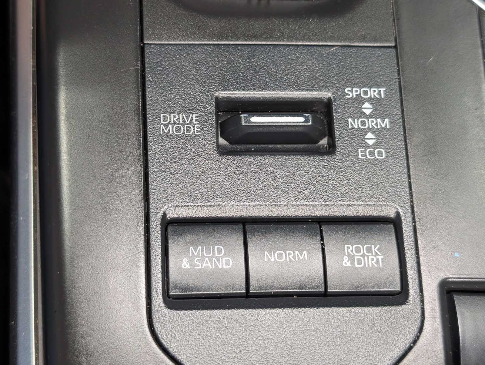 Used 2021 Toyota Highlander XLE AWD/4WD image 28