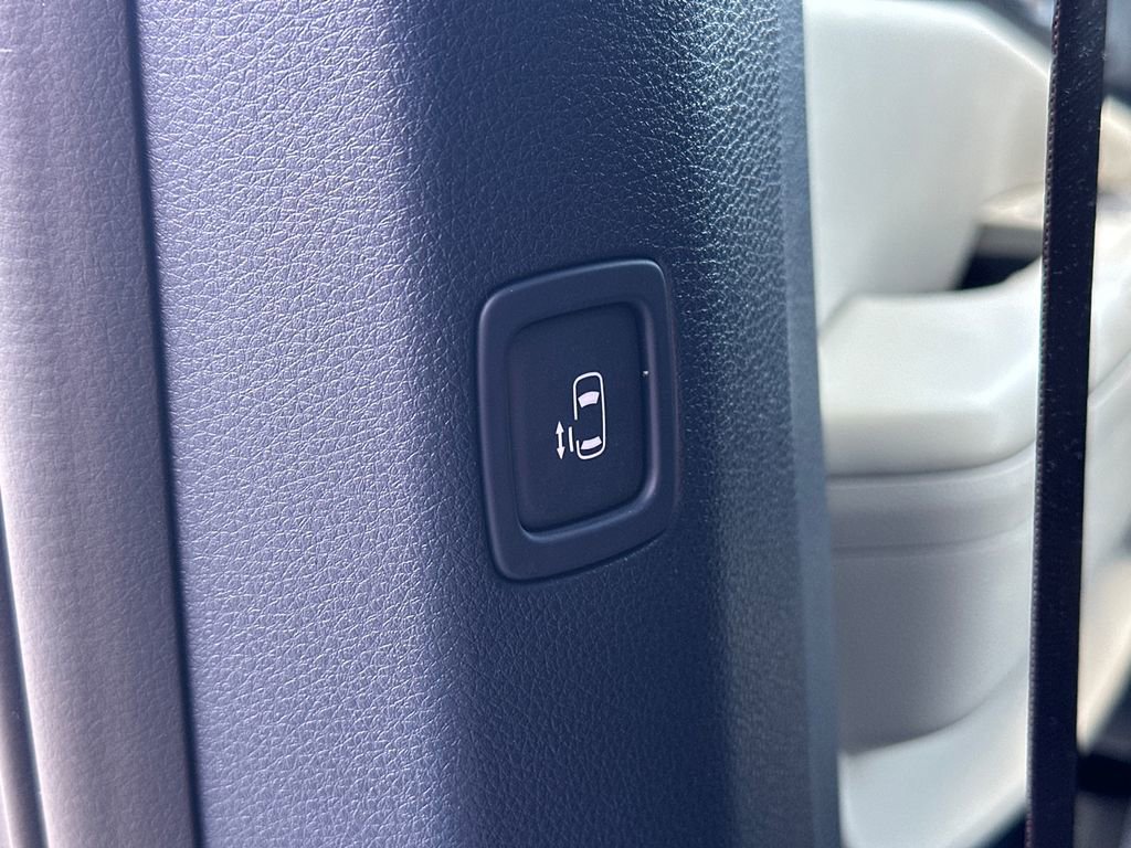 Certified 2025 Kia Carnival EX FWD image 23