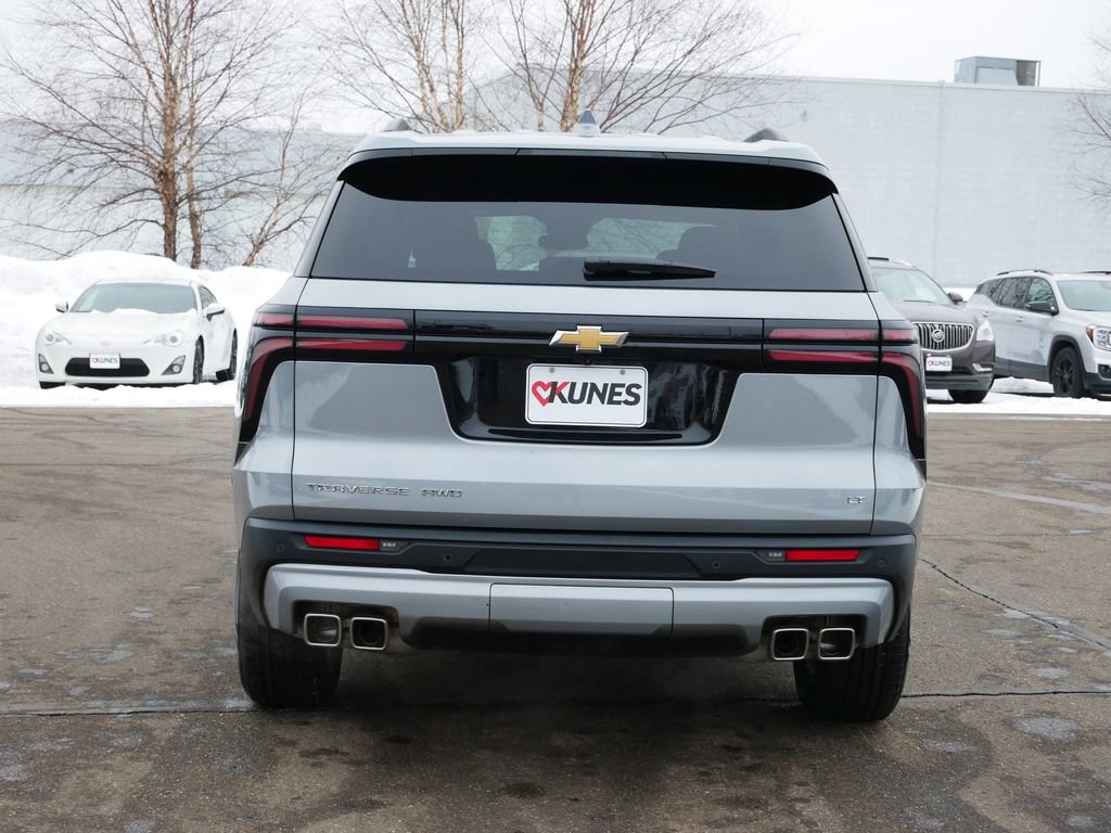 Used 2024 Chevrolet Traverse LT image 6