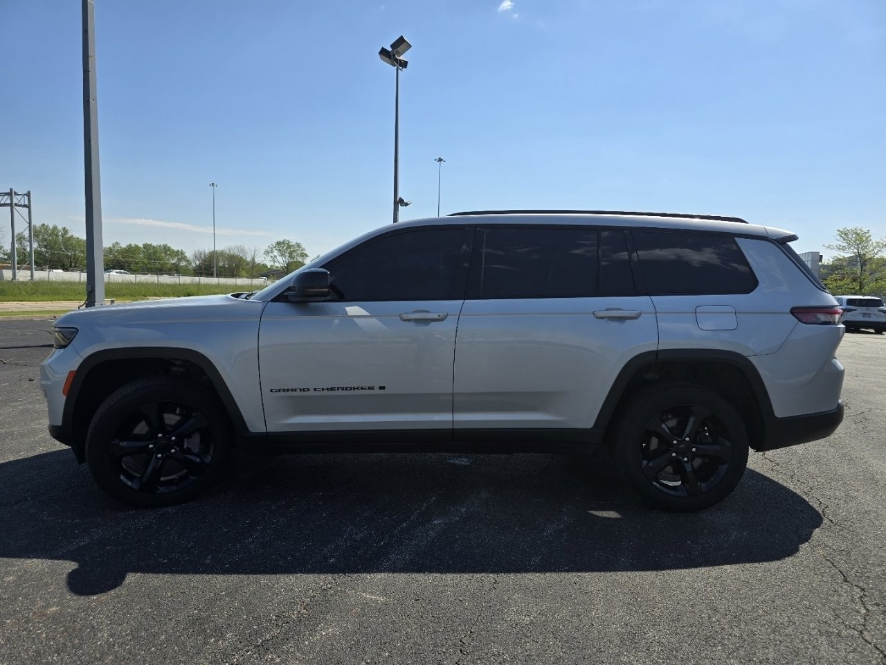 Used 2024 Jeep Grand Cherokee L Limited w/ Black Appearance Package AWD/4WD image 14