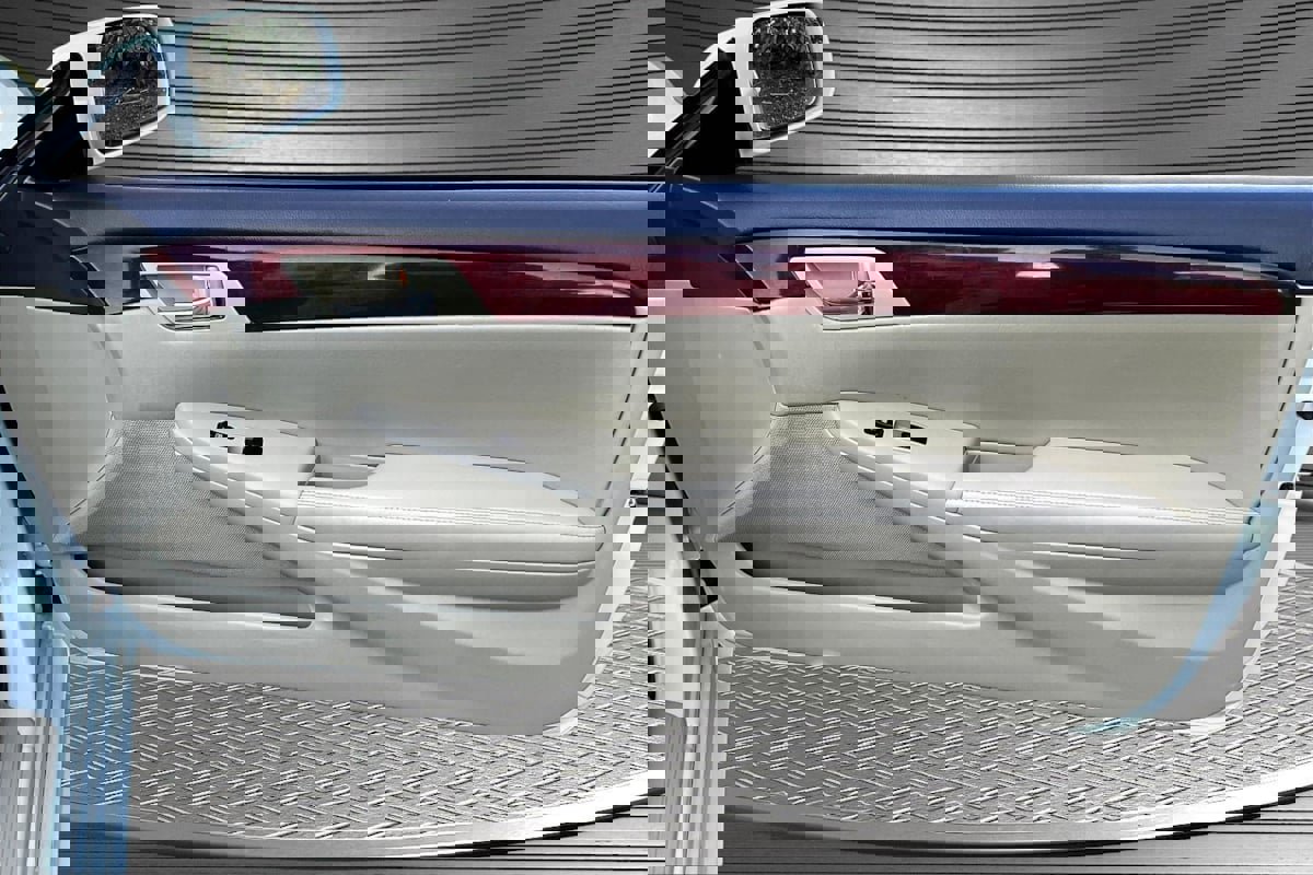 Used 2005 Toyota Solara SLE FWD image 26