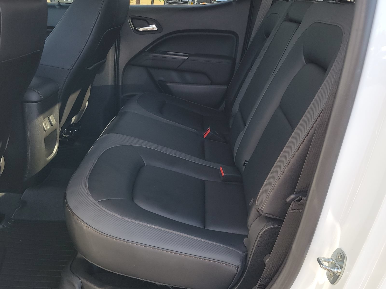 Certified 2022 GMC Canyon AT4 w/ Trailering Package AWD/4WD image 8