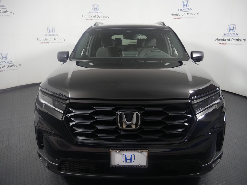 Used 2025 Honda Pilot Sport image 2