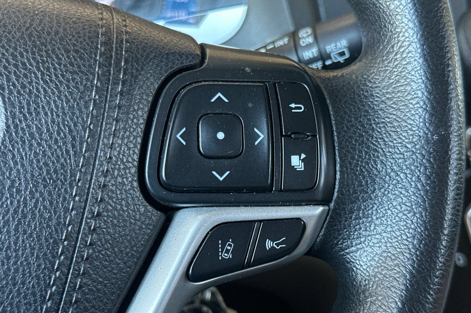 Certified 2018 Toyota Sienna LE w/ Carpet Mat Package FWD image 28