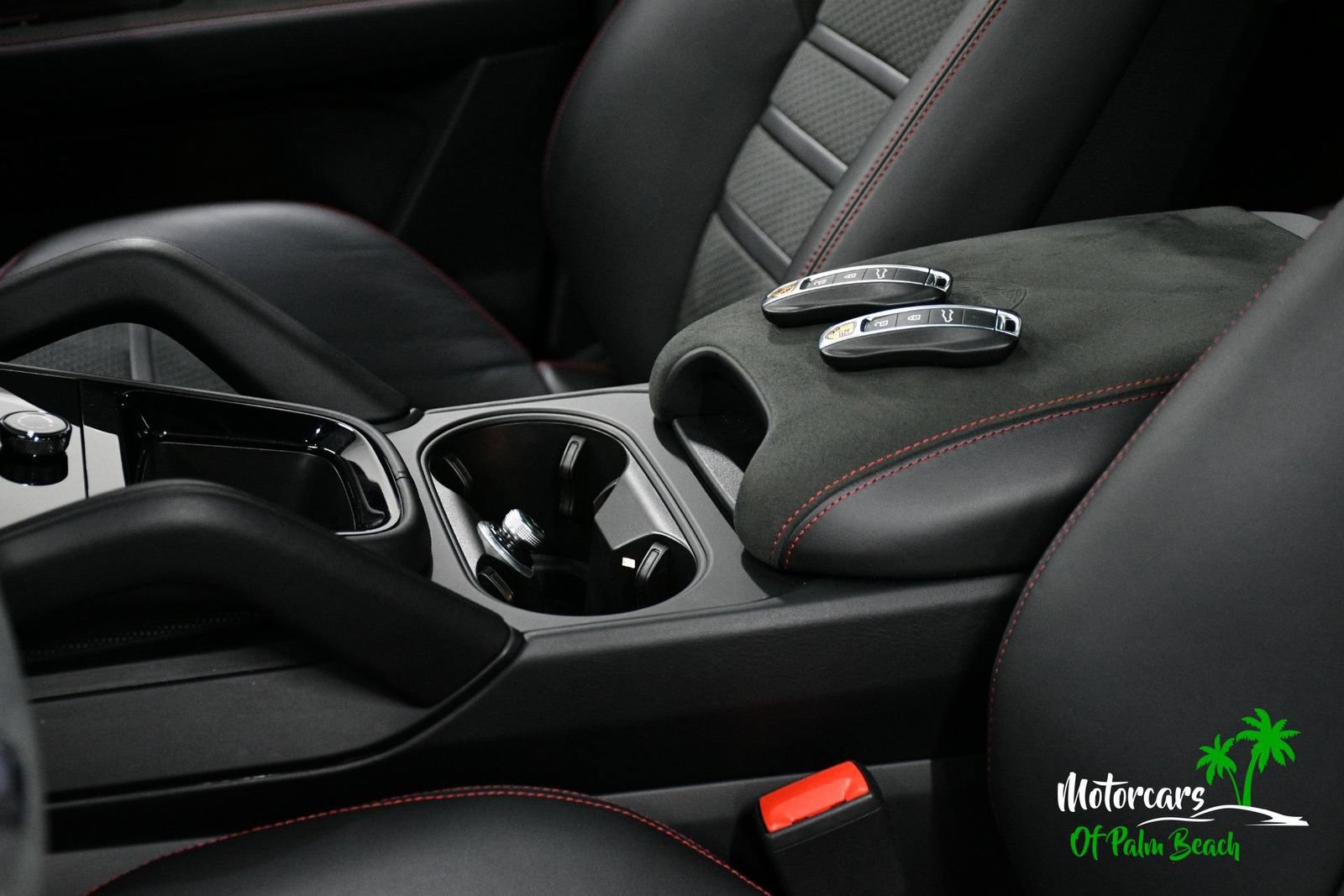 Used 2025 Porsche Cayenne GTS AWD/4WD image 43