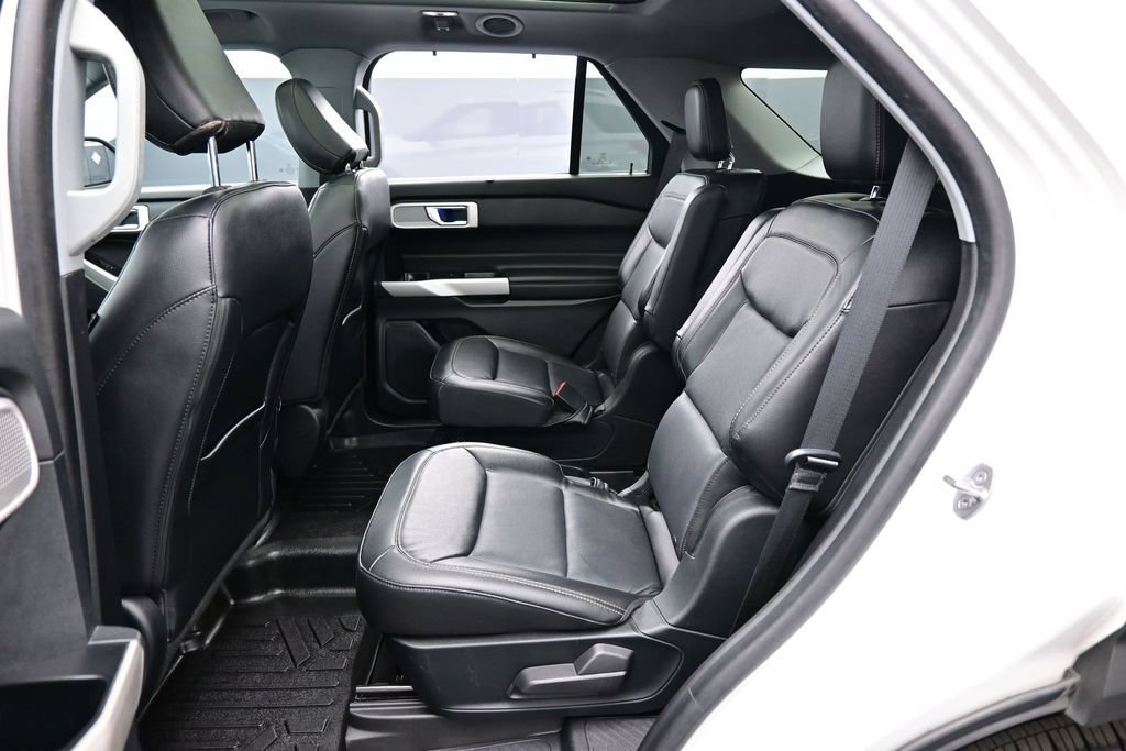 Used 2021 Ford Explorer Limited w/ Equipment Group 301A AWD/4WD image 26