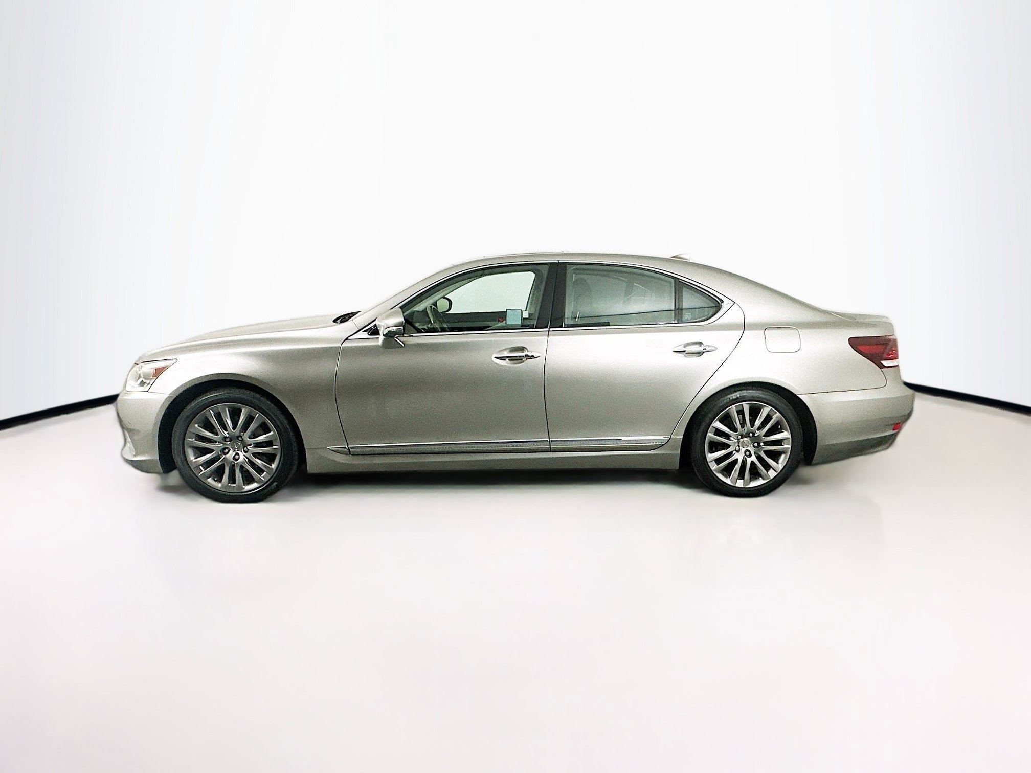 Used 2017 Lexus LS 460 w/ Ultra Luxury Package RWD image 4