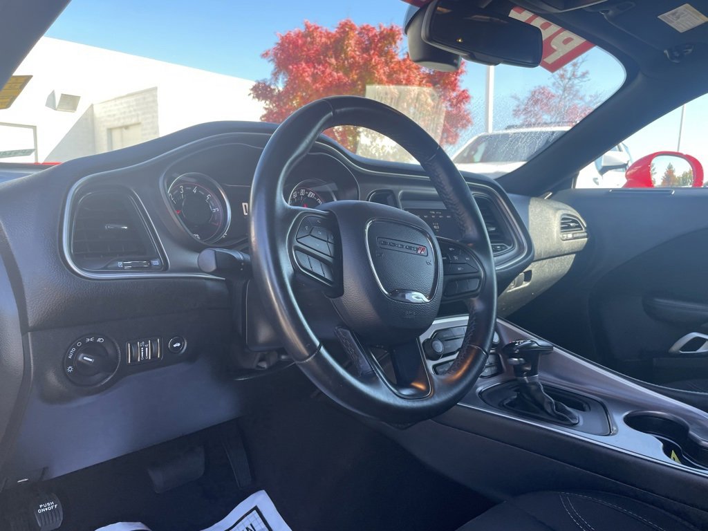 Used 2022 Dodge Challenger SXT image 10