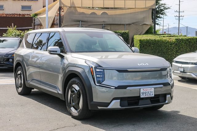 Used 2024 Kia EV9 Light Long Range RWD image 3