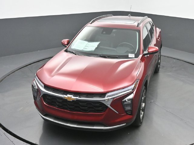 Used 2024 Chevrolet Trax LT w/ Sunroof Package FWD image 36